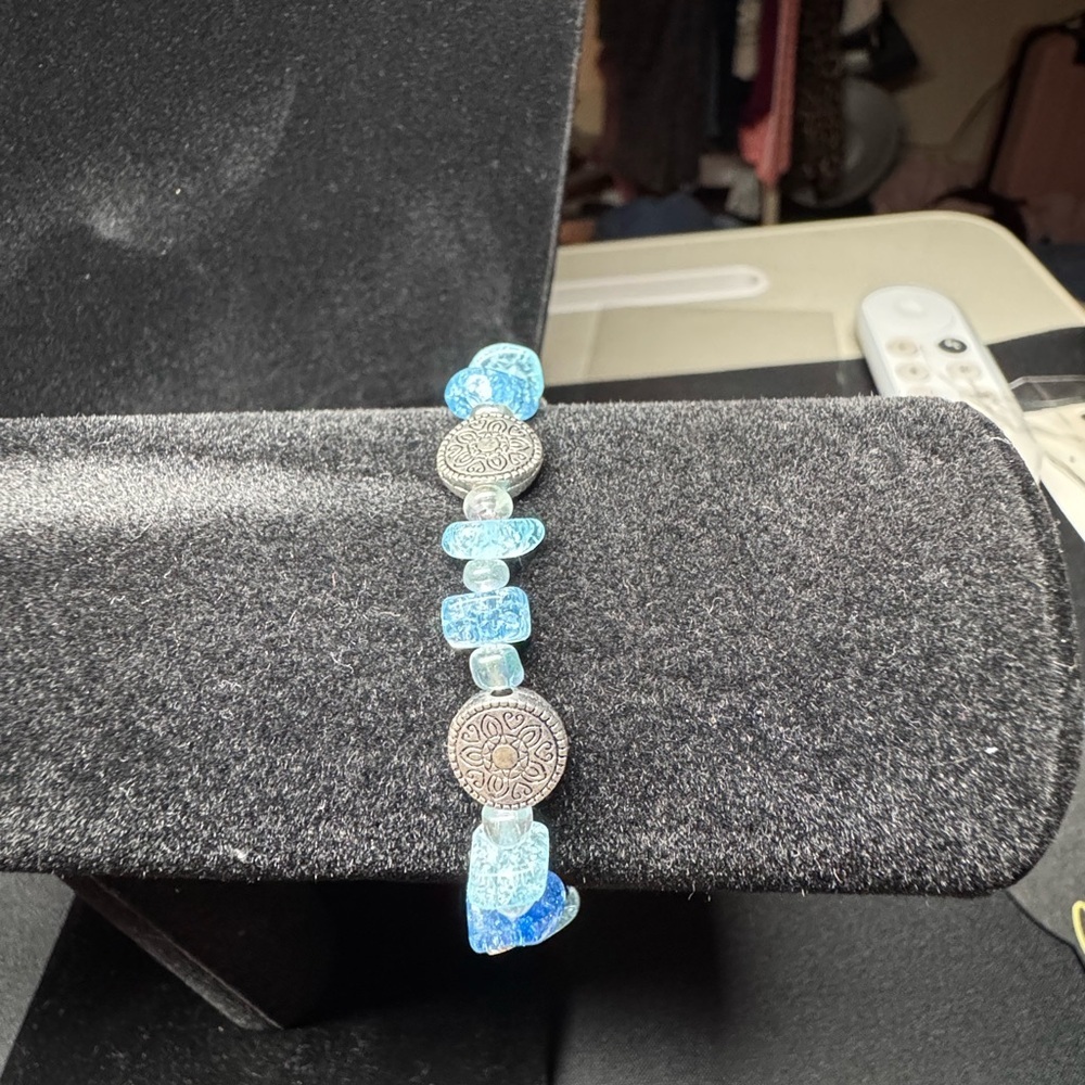 Artisan Handmade Earring and Bracelet Set - Picture 3 of 7